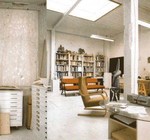 <span>ELLE WONEN</span><i>→</i>