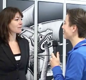 <span>EEMLAND TV</span><i>→</i>